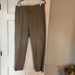 Dockers Men's khaki Brown Chinos size 33x29